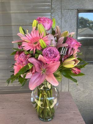 Beautiful lavender and pink vase arrangement