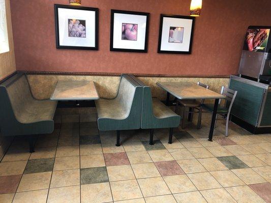 Plenty of seating, both booths and table/chair combos