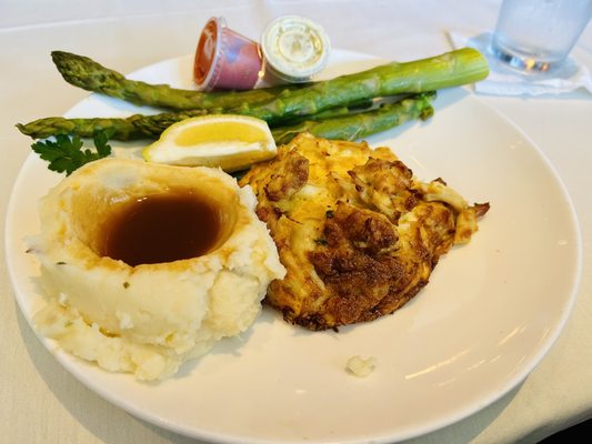 Crab cake, Mashed Potatoes, Asparagus