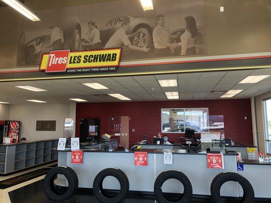 Les Schwab Tire Center