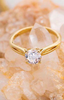 Classical Solitaire simple 18k yellow gold ring, also available in Platinum.