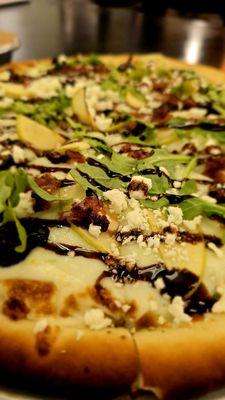 Fancy fig pizza