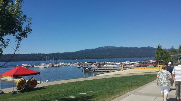 Great service, & food! Sit under a covered patio, watching the boats, paddle boarders, on the lake, while enjoying lunch, and a cocktail.