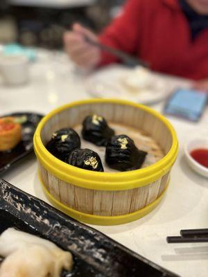 Squid ink shrimp dumpling with gold leaf