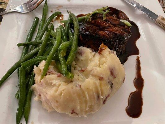 Cracked Pepper Tenderloin with Red Bliss Mashed Potatoes and Green Beans