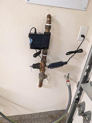 Automatic water shut off valve installation