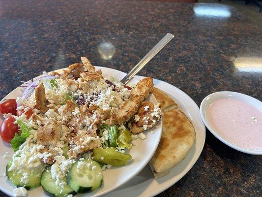 Small chicken Greek with extra dressing