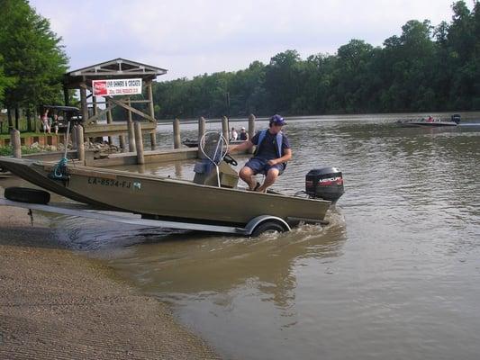 A local boater goin fishin