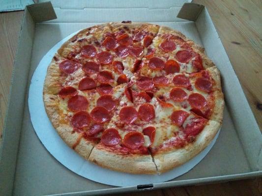 Large pepperoni pizza (15" diameter)