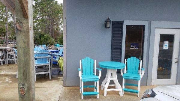 I like this chair & table combo