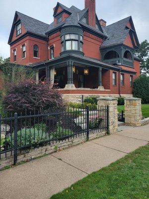 The New Victorian Mansion Bed and Breakfast