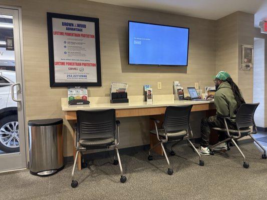 Customer work desk in service lounge