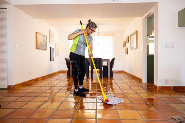 Floor mopping cleaning service. This service is included in our standard cleaning.