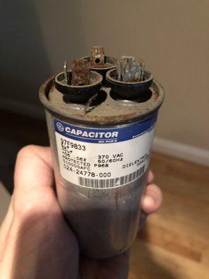 The "new" capacitor Bob "gave" me in place of the factory-issued one he stole.