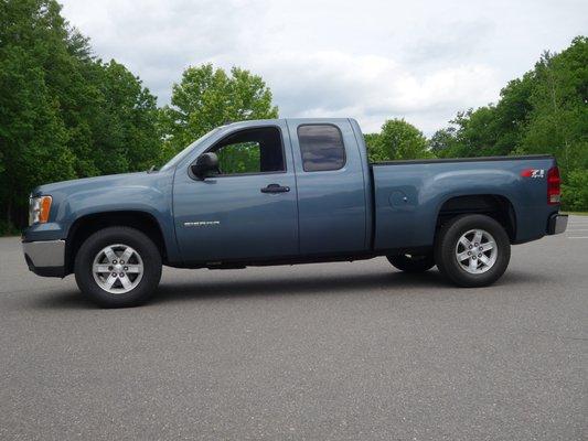 2011 GMC Sierra Ext Cab 4x4. Complete photo gallery, Car Fax report and full details  On our homepage: www.automartusedcars.com