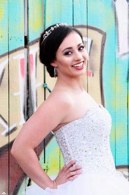 Bride hairstyle and makeup.