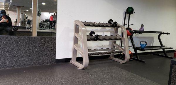 LISTEN TO EVERYONE THAT SAYS WEIGHTS NEVER GET RERACKED HERE!!!!! So infuriating. Taken when it wasnr busy (1pm)