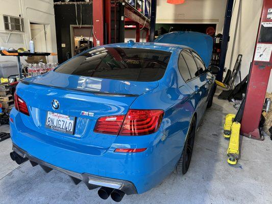 1/10 laguna seca blue bmw f10 m5 in for service