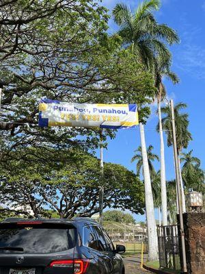 Punahou yes....  Entrance signage