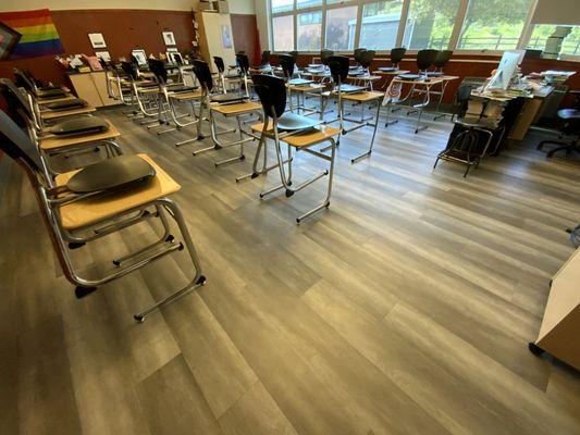 LVT FLOOR GLUE DOWN IN CLASSROOM NICE LOOKING