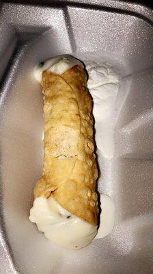 Cannoli dessert