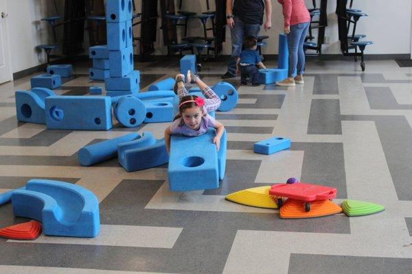 Playing with the Imagination Playground in our imaGYMnarium