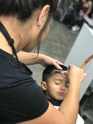 Elvia's Unisex Barbershop