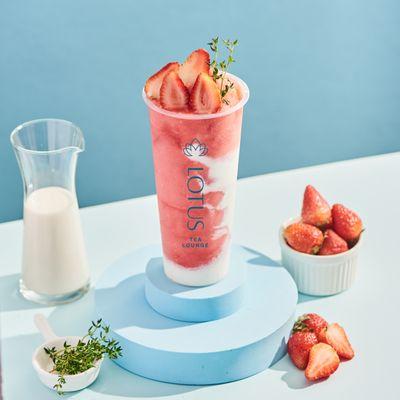 Fresh Strawberry smoothie with cream cheese foam