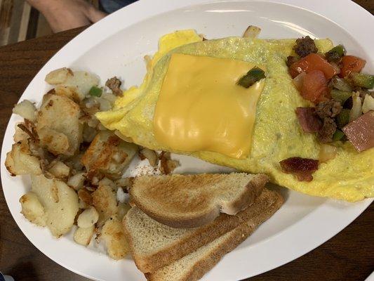 Omelet with skillet style potatoes