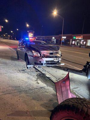 Uno de sus asegurados borrachos me chocó mi Carro en  04/2023 y en el suburbio de Cicero il,