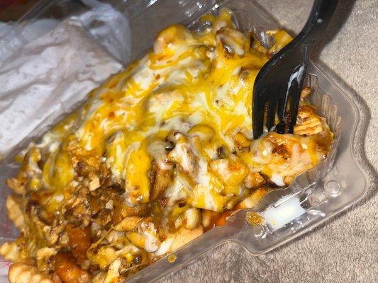 Buffalo cheese fries (w/chicken)