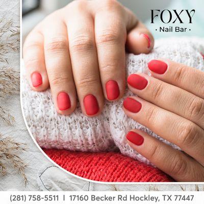 Add a touch of festive flair to your holiday look with bold and glamorous red nails polish, making every moment merry and bright!