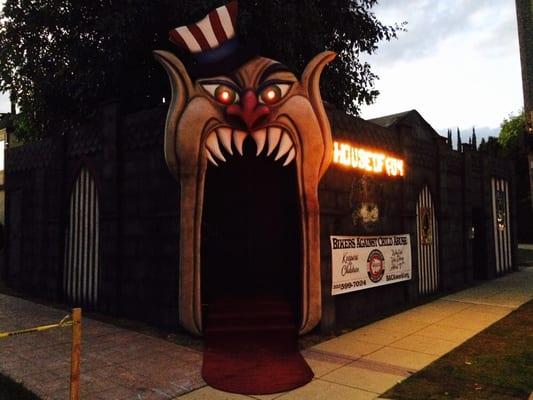 Entrance to this year's Rotten Apple #HauntedHouse in #Burbank.