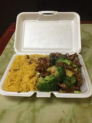 Dinner combo beef w broccoli $7.55 comes with egg roll, soup, or soda