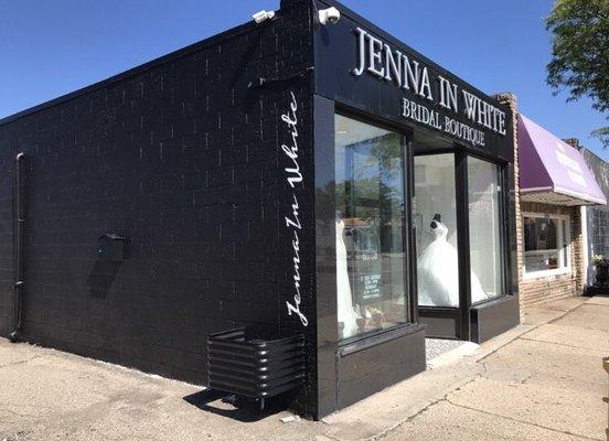 Jenna in White Store at: 2685 Coolidge Hwy, Berkley, Michigan