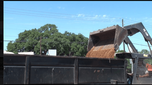 1/2 yard bobcat loader