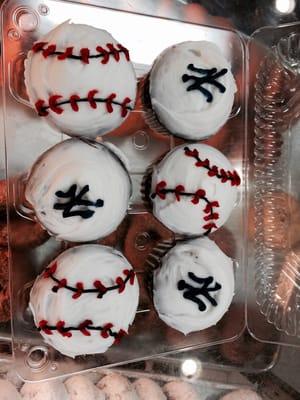 Yankee cupcakes!