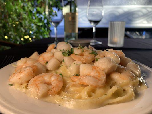 Fettuccine Alfredo with Shrimp and Bay Scallops