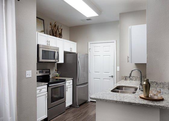 Granite countertops & stainless steel appliances