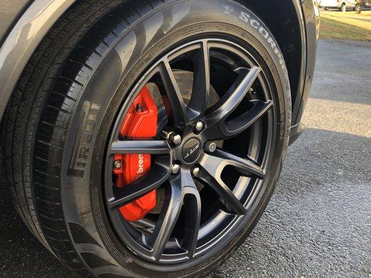 IGL wheel ceramic coating applied to the wheels and brake calipers on this Durango srt