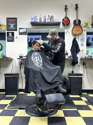 Barber Tommy in action!