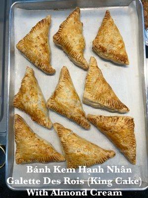 Bánh Kem Hạnh Nhân - King Cake