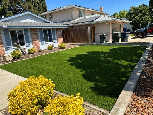 Sacramento artificial grass installation front yard