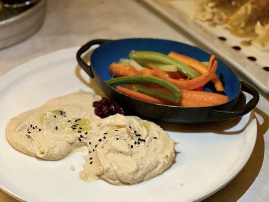 Hummus dip with vegetables