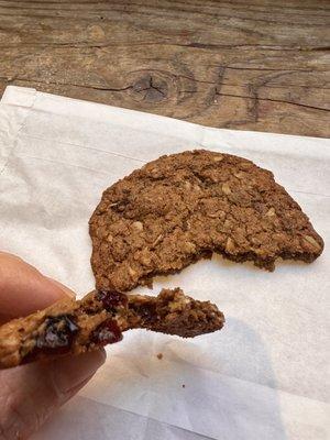 Excellent oatmeal cookie. Perfect portion.