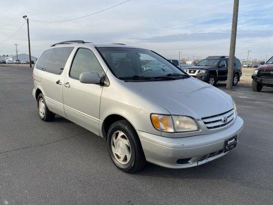 2002 Toyota Sienna price 2500,00
 THE VAN I WANTED.