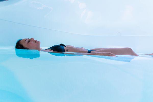 Float effortlessly in a solution with 1200lbs of epsom salt perfectly calibrated to the temperature of your skin, 95.5F.