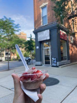 Chocolate yogurt with strawberries