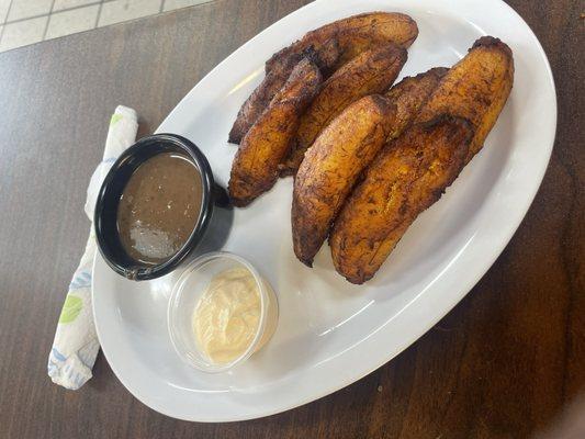 Plantains with bean sauce and cream cheese