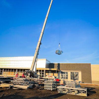 Rigging a rooftop unit for a new Kroger store.